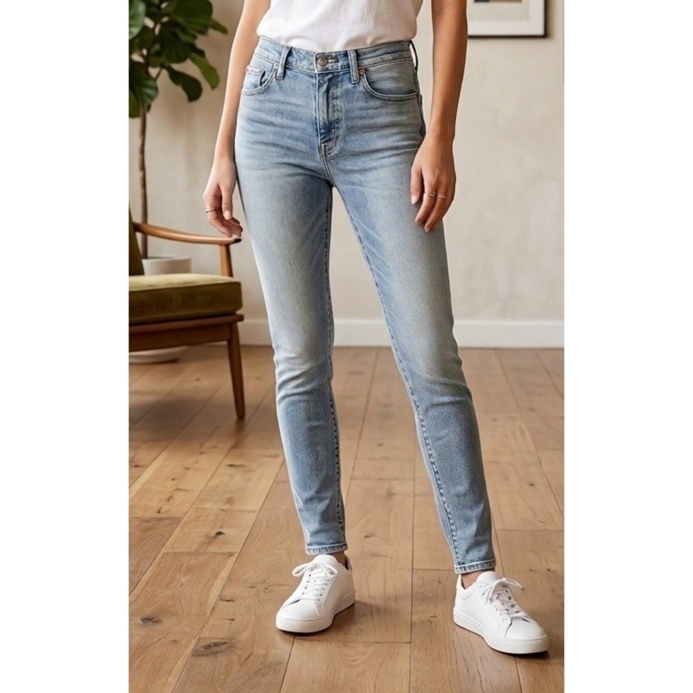Vintage Levi's 512 Slim Denim Taper Jeans Women's 29x32 Light Wash Blue Midrise
